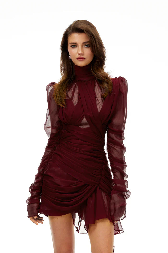 Talía – Vestido Mini Fruncido Asimétrico Burdeos — VELOU