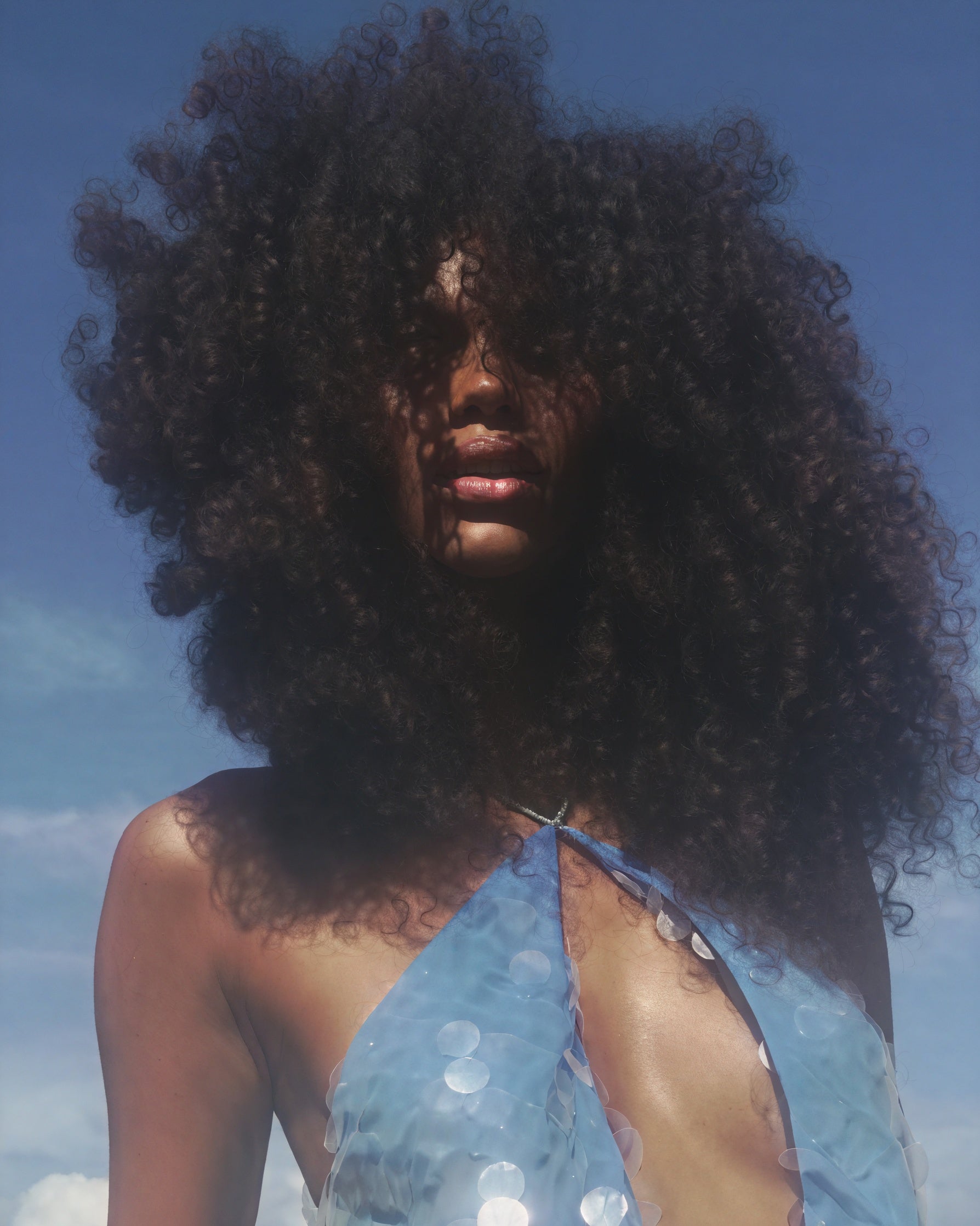 Mini Vestido Halter Con Lentejuelas — VELOU