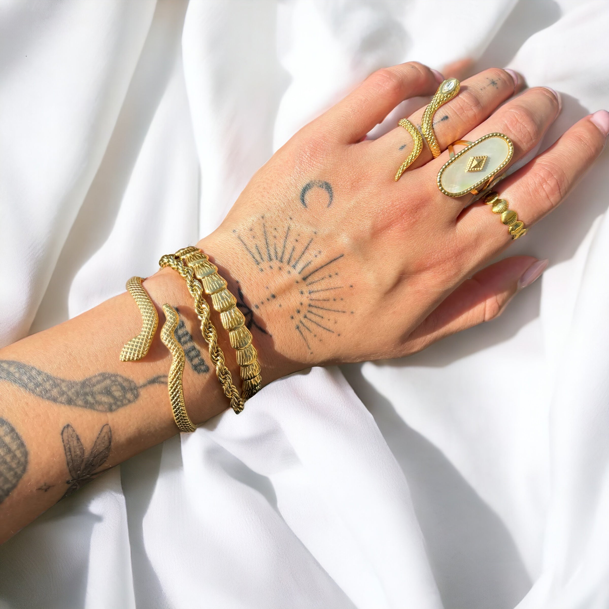 Jady Twisted-Link Polished Bracelet