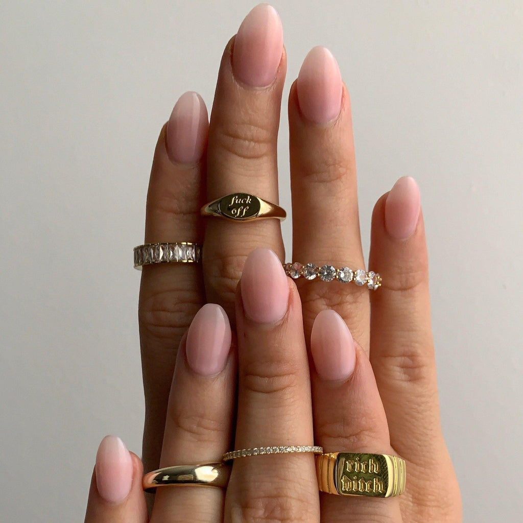 Léa Solitaire Signet Statement Ring