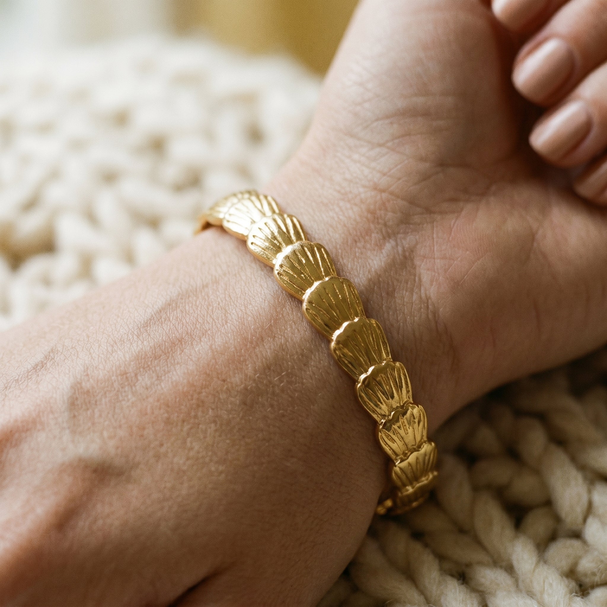 Lumina Hand-Textured Chain Bracelet — VELOU Amsterdam